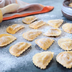 Medialuna mozzarella albahaca